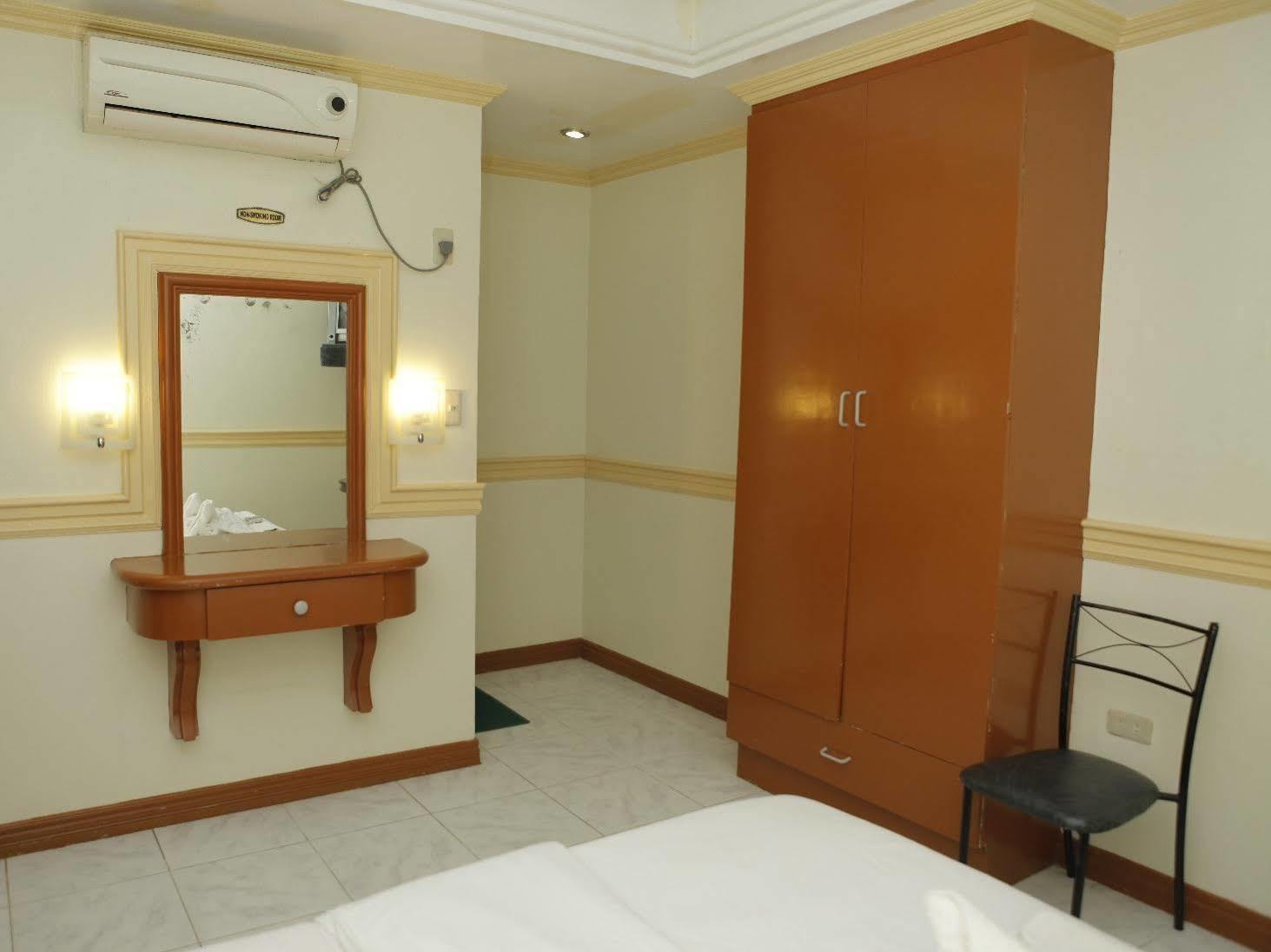 Golden Palace Hotel Tagum Exterior photo
